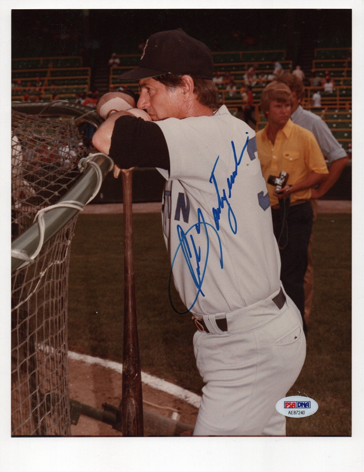 Carl Yastrzemski Signed 8X10 Photo (PSA Ae87240)