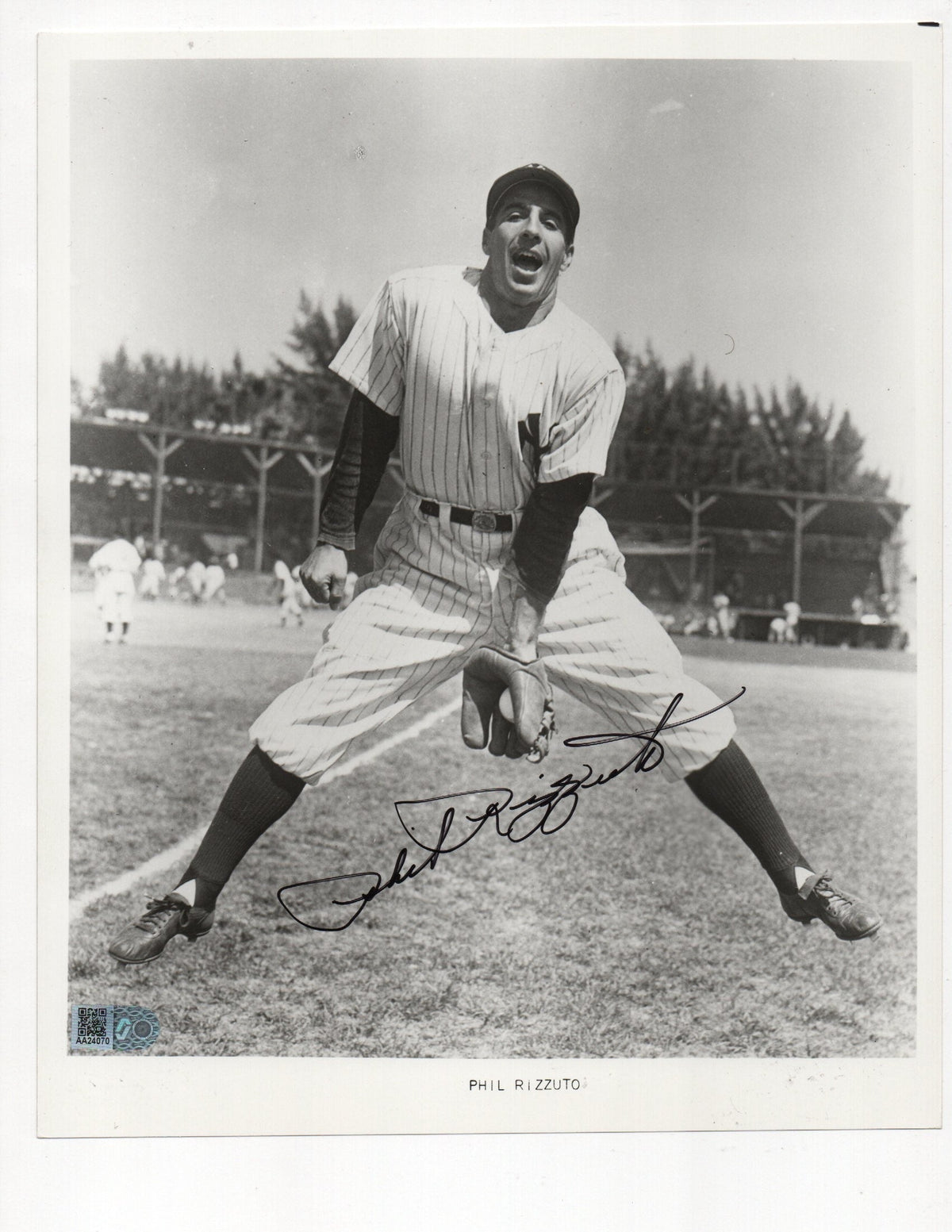 Phil Rizzuto Signed 8X10 Photo (Aiv Aa24070)