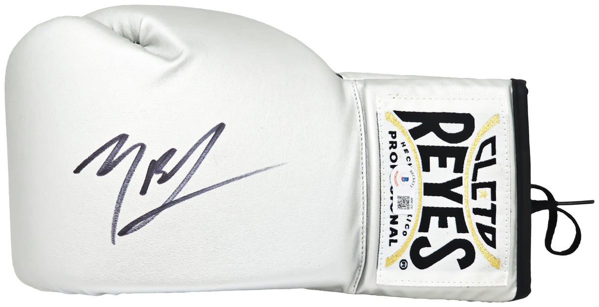 Michael B. Jordan Autographed Silver Reyes Boxing Glove Left Handed Lh Beckett Bas Witness Stock #220641