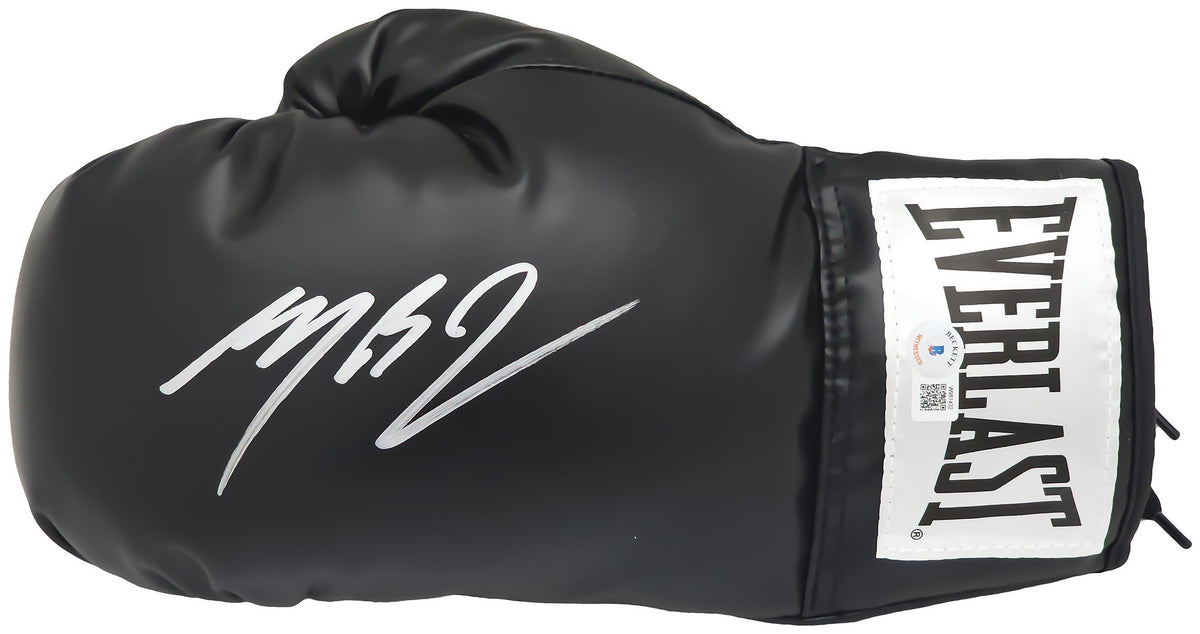 Michael B. Jordan Autographed Black Everlast Boxing Glove Left Handed Lh Beckett Bas Witness Stock #220645