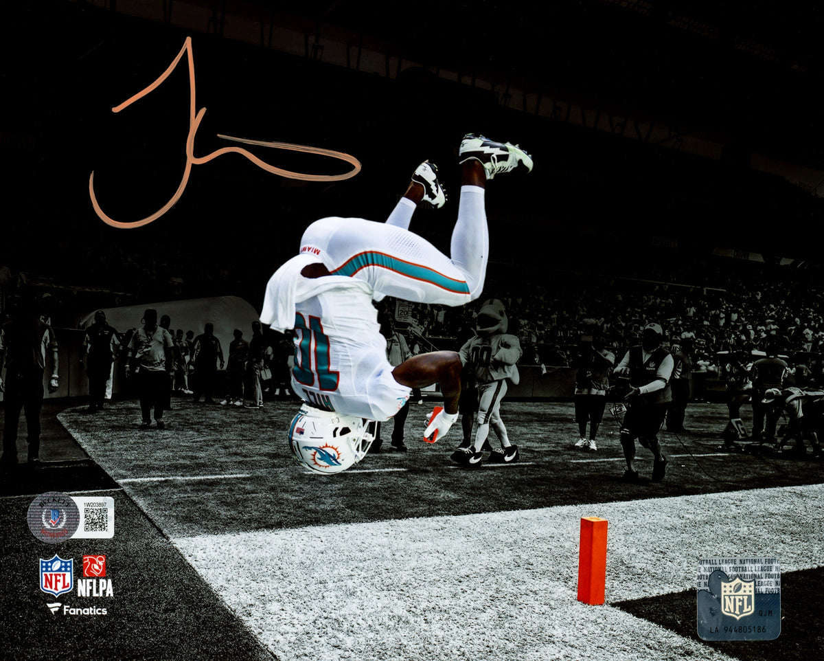 Tyreek Hill Autographed 8X10 Photo Miami Dolphins Spotlight Selfie Backflip Beckett Bas Witness