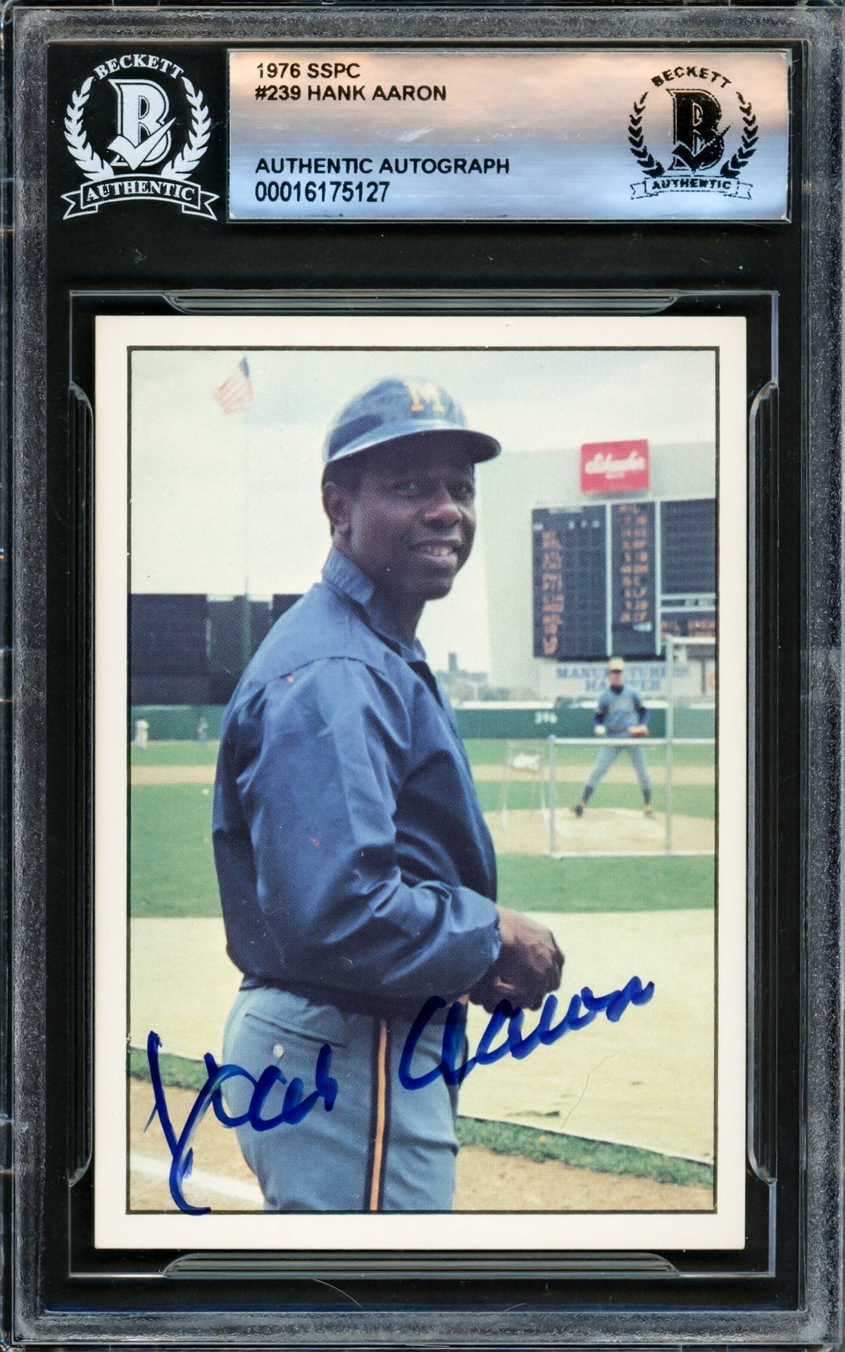 Hank Aaron Autographed 1975 Sspc Card #239 Milwaukee Brewers #246/475 Beckett Bas #16175127