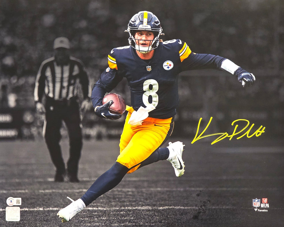 Kenny Pickett Autographed 16X20 Photo Pittsburgh Steelers Spotlight Beckett Bas Witness Stock #216739