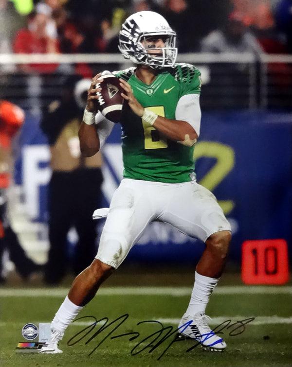 Marcus Mariota Autographed 16X20 Photo Oregon Ducks Mm Holo Stock #89225
