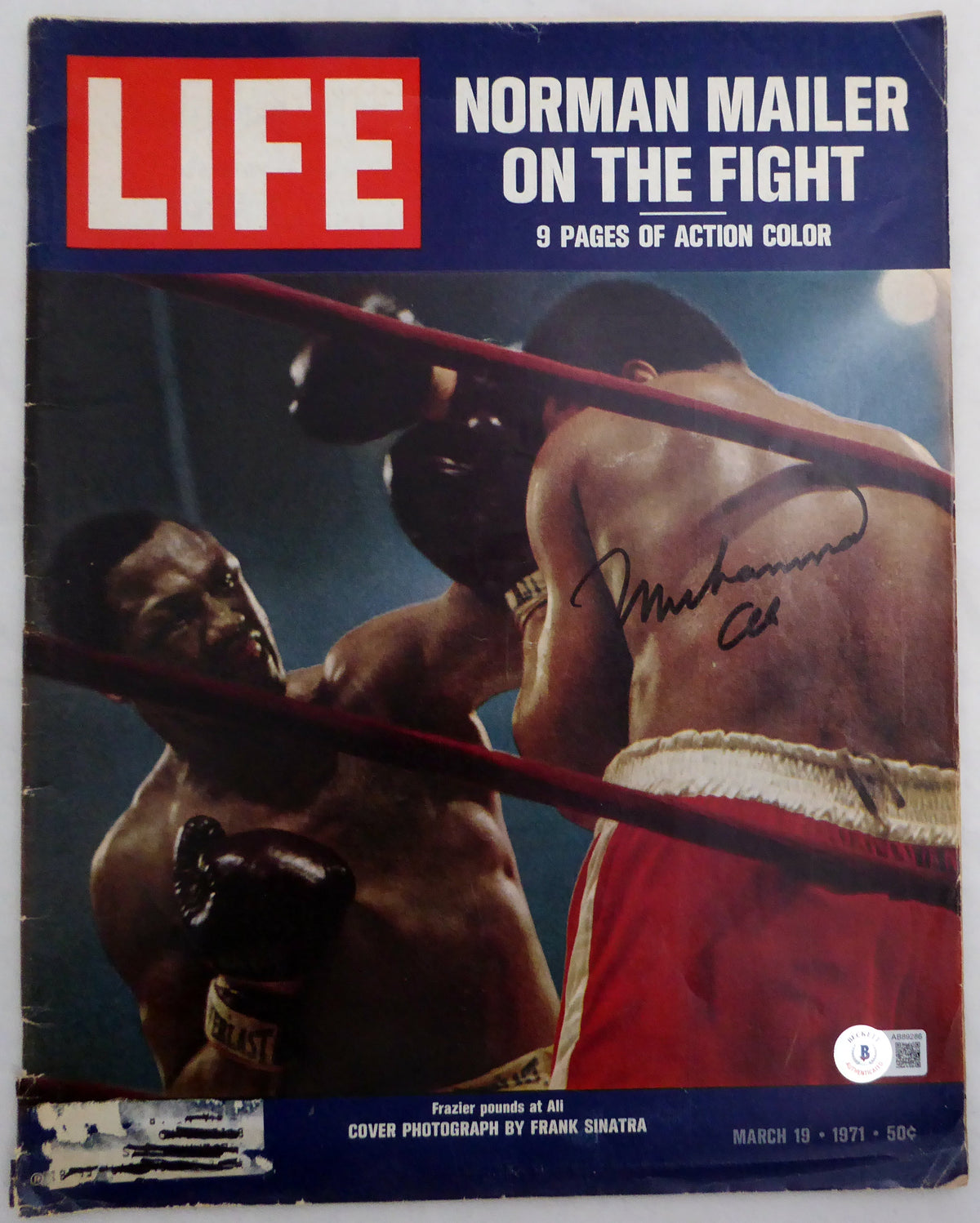 Muhammad Ali Autographed Life Magazine Beckett Bas #Ab89286