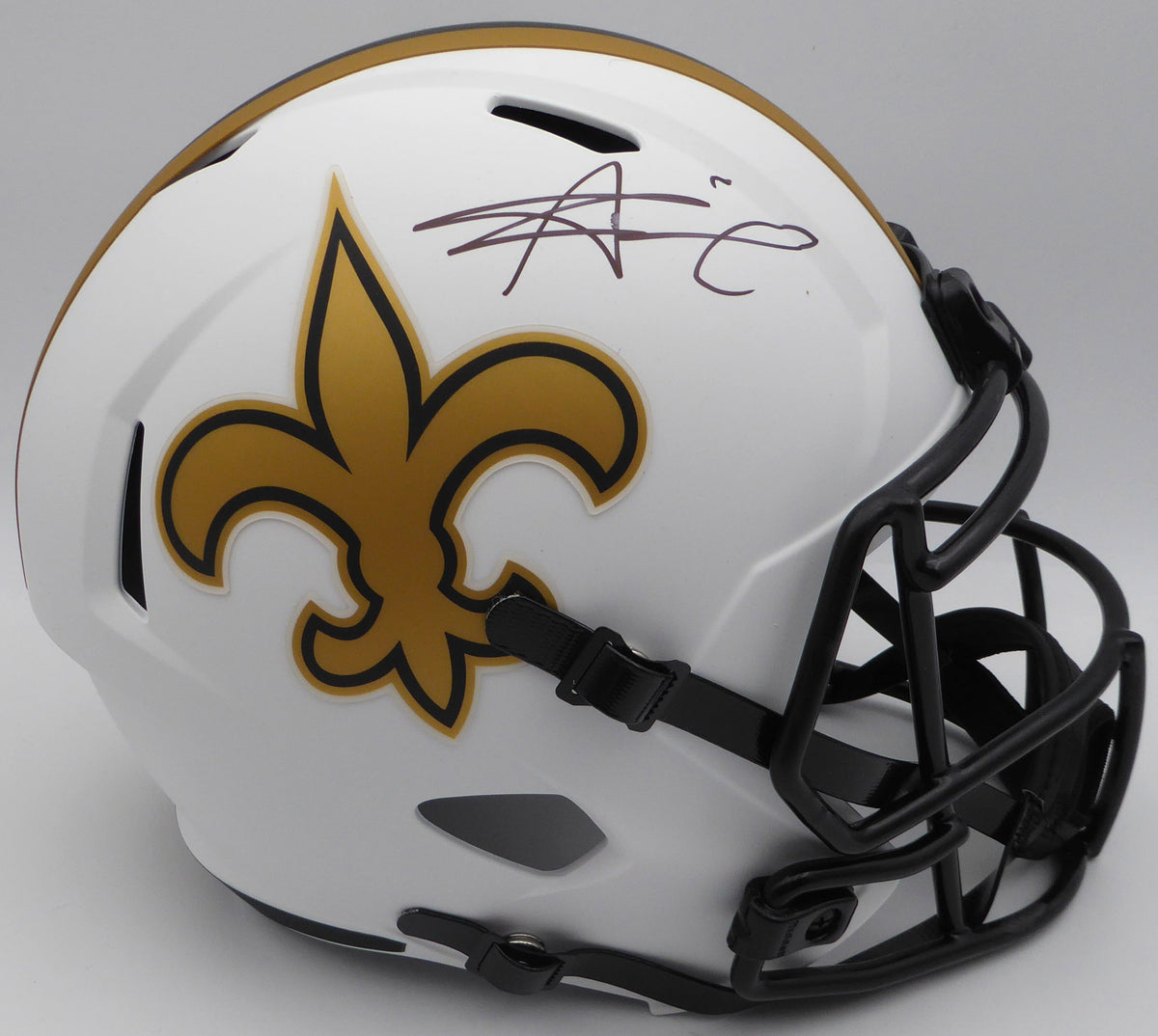 Alvin Kamara Autographed Lunar Eclipse White Full Size Replica Helmet New Orleans Saints (Smudged) Beckett Bas Qr #1W403055