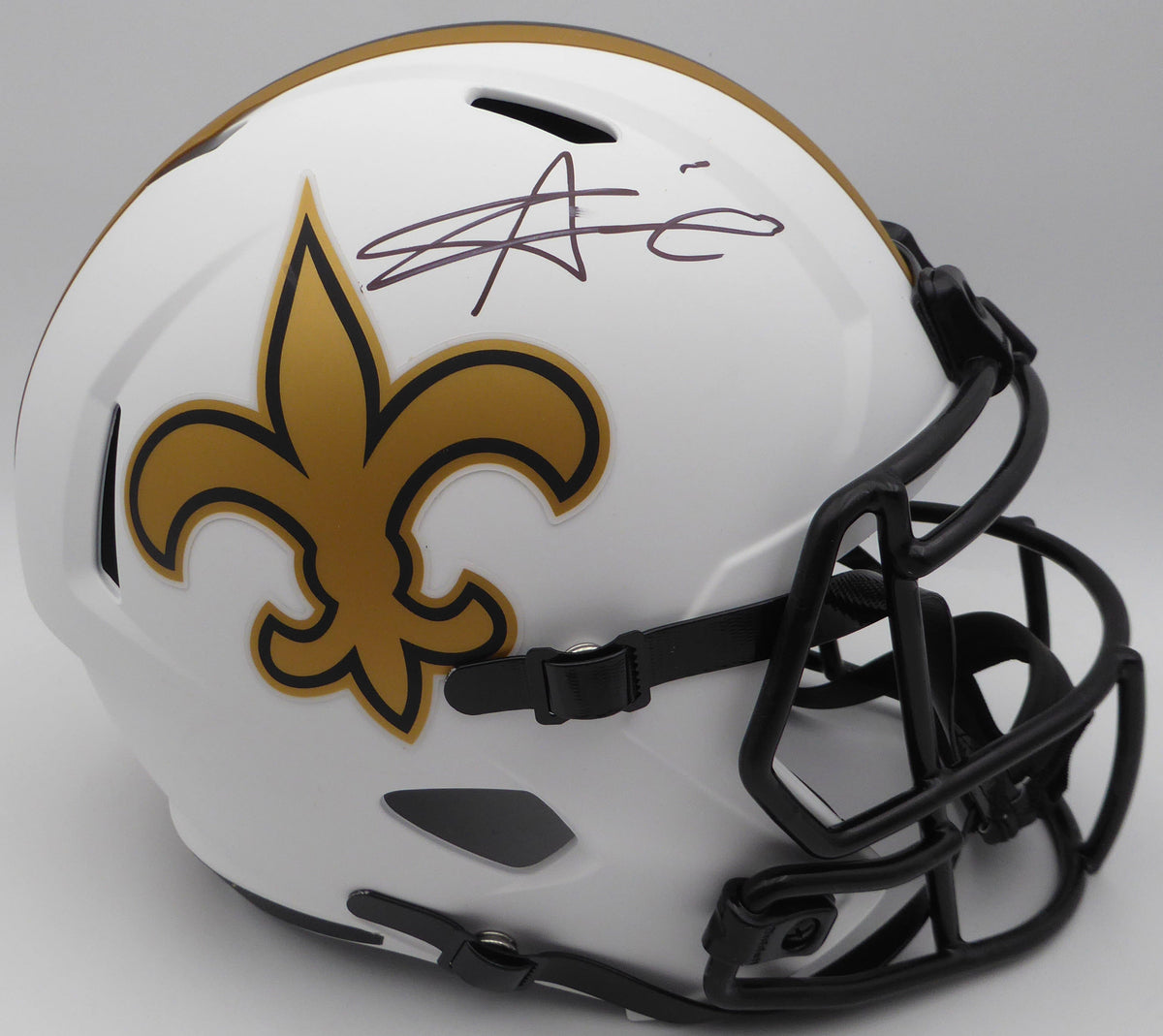 Alvin Kamara Autographed Lunar Eclipse White Full Size Replica Helmet New Orleans Saints (Smudged) Beckett Bas Qr #1W403532