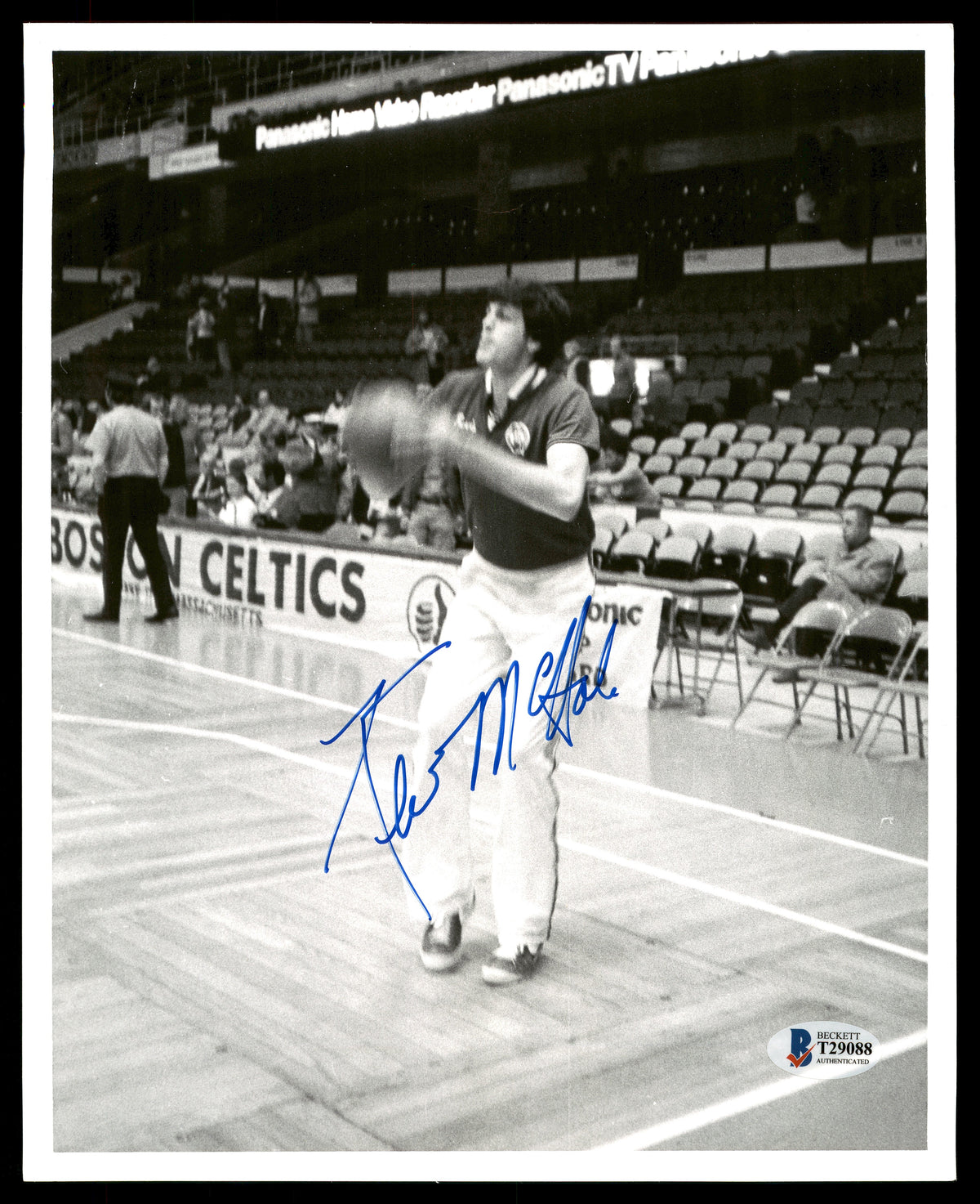 Kevin Mchale Autographed 8X10 Photo Boston Celtics Vintage Beckett Bas #T29088