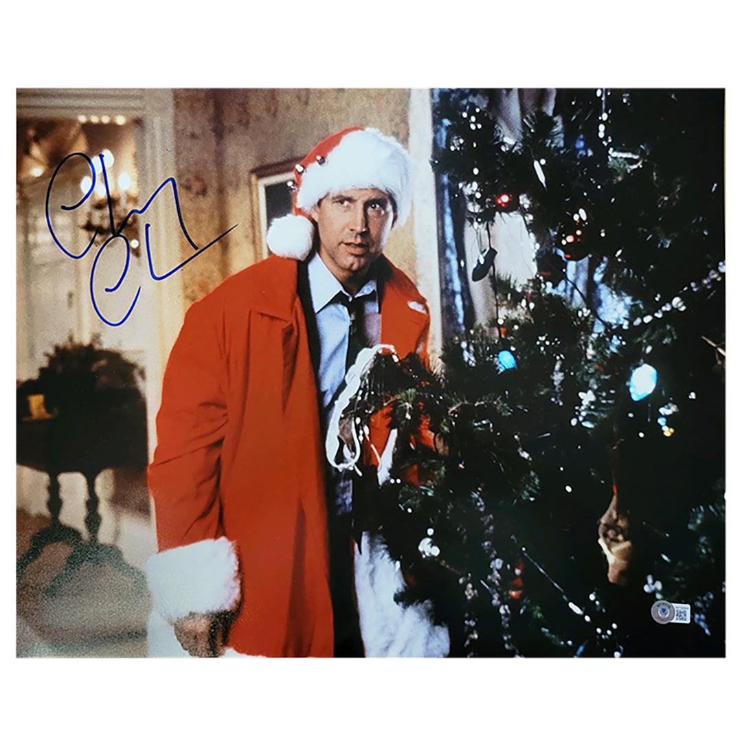 Chevy Chase Signed Christmas Vacation 16X20 Photo (Beckett)