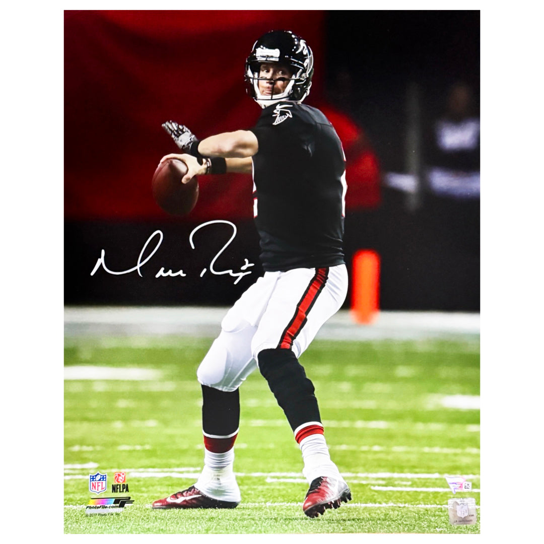 Matt Ryan Signed Atlanta Falcons Pose 1 16X20 Football Photo (Fanatics)